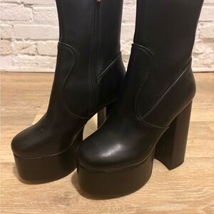 Elegant Black Platform Heeled Boots
